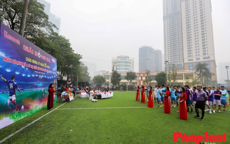 Giải bóng đá chào mừng kỷ niệm 25 năm Báo Kinh tế & Đô thị