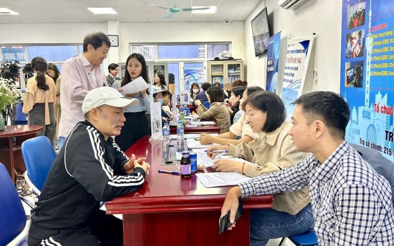 Hà Nội tạo việc làm mới cho trên 200.000 người lao động trong 11 tháng