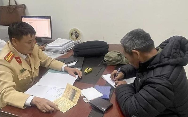 Hải Phòng: Xử phạt tài xế ô tô quay đầu trên cầu Tân Vũ-Lạch Huyện