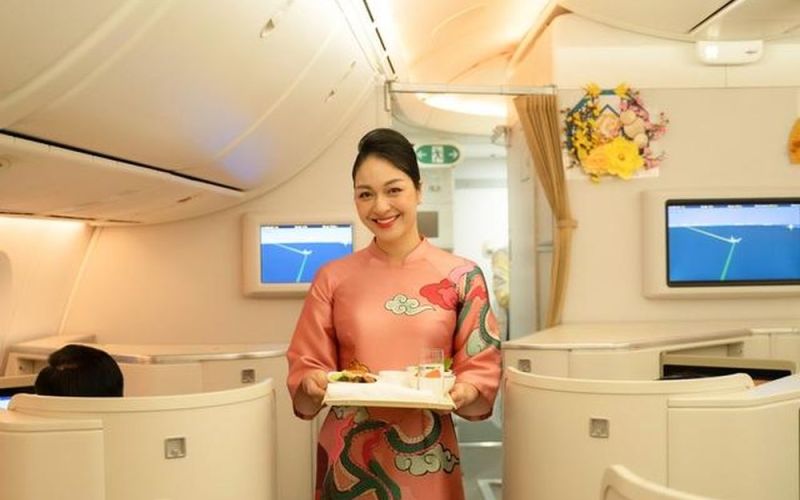 Hàng không rộn ràng hoạt động 'đón năm mới trên mây'