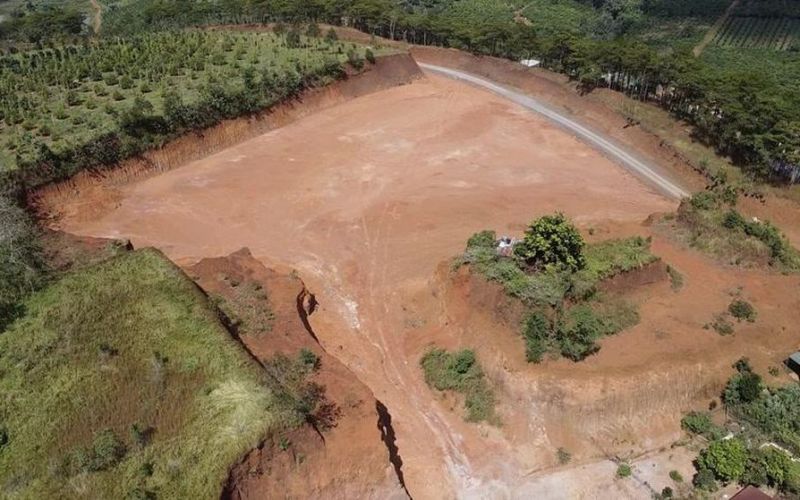 Hàng ngàn m2 đất rừng bị mất do bạt đồi khai thác đất trái phép