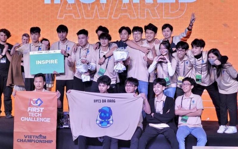 Hàng trăm học sinh tranh suất dự chung kết giải robot toàn cầu