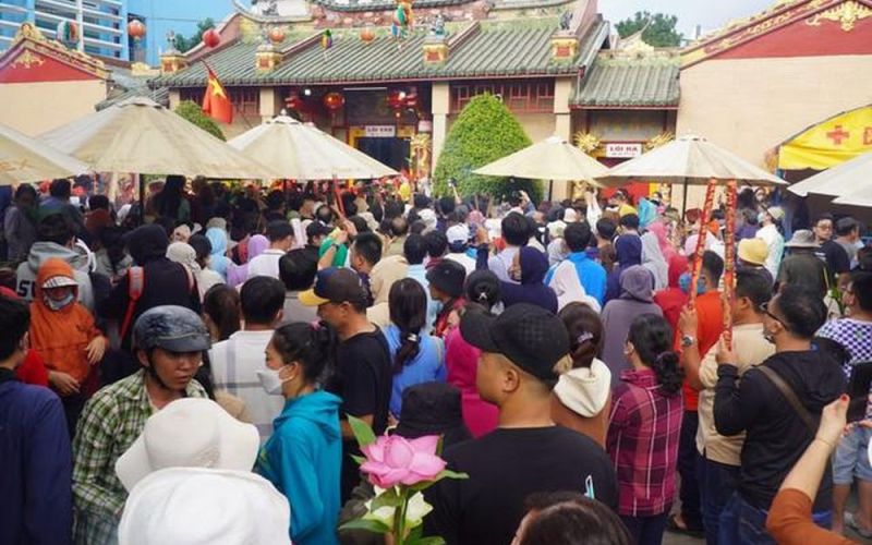 Hình ảnh quen thuộc ở Bình Dương trong dịp rằm tháng Giêng