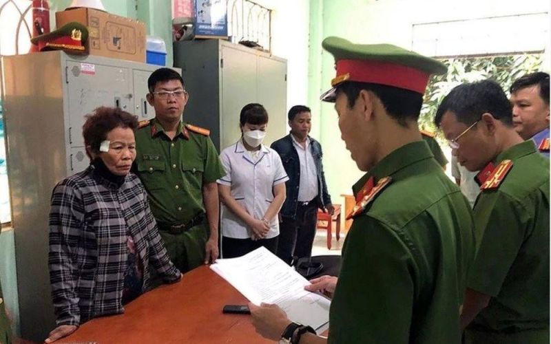 Hoãn phiên tòa xét xử người phụ nữ lừa bán 'Cổ vật' đồng đen