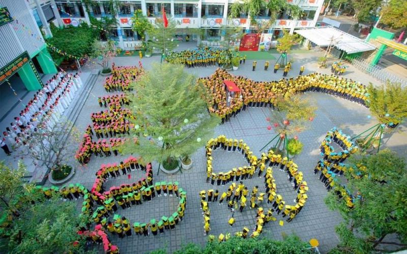 Học sinh ứng dụng STEM xếp hình bản đồ Việt Nam mừng kỷ niệm Ngày thành lập Đảng