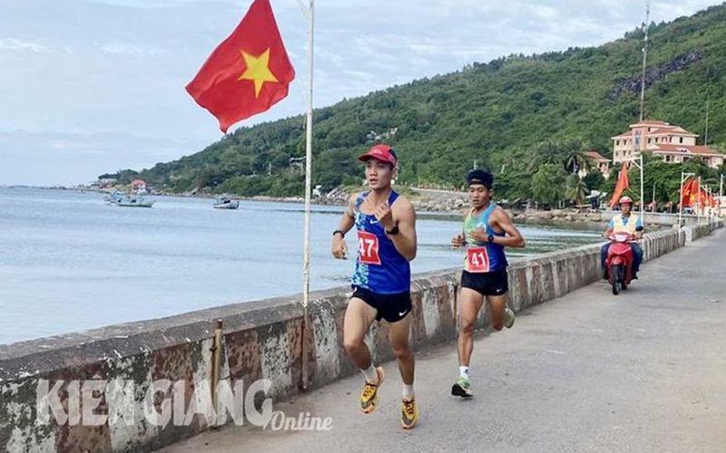 Hơn 100 vận động viên tham gia giải việt dã quanh xã đảo Lại Sơn