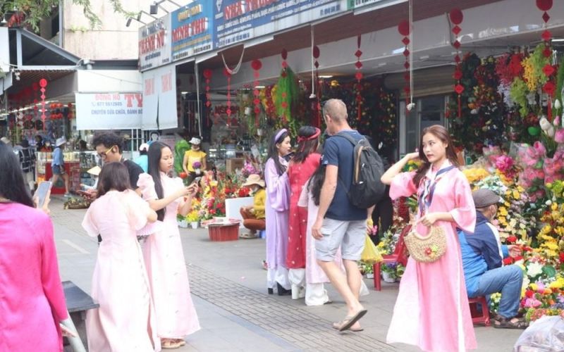 Huế thu hút giới trẻ dịp năm mới với nhiều điểm check-in rực rỡ