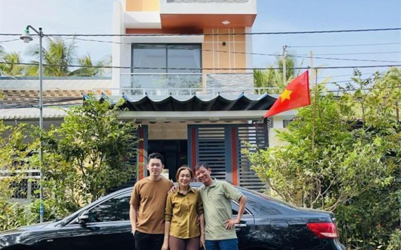 Huỳnh Như 16 năm theo đuổi trái bóng tròn: Xây nhà 3 tầng ở quê, mua xe hơi cho bố mẹ, phong cách thời trang thay đổi hoàn toàn
