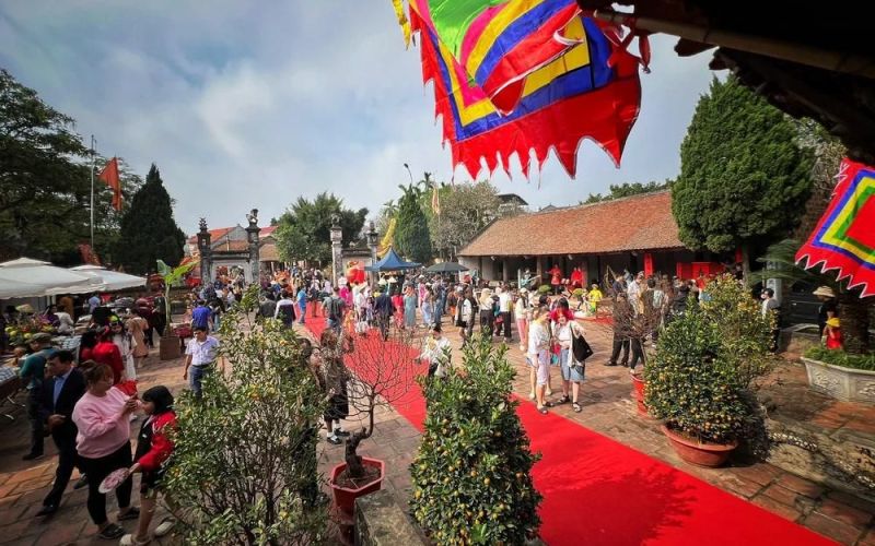 Khách quốc tế thích thú trải nghiệm không gian văn hóa Tết Việt truyền thống