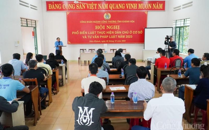Khánh Hòa: Tư vấn pháp luật cho công nhân lao động