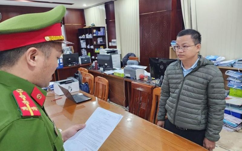 Khởi tố chuyên viên phòng quản lý đô thị quận Cẩm Lệ