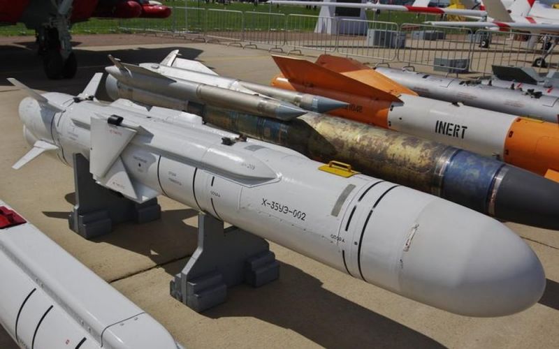 Không quân Nga sử dụng tên lửa hành trình Kh-35 phá hủy hệ thống S-300 và đài radar P-18 của Ukraine