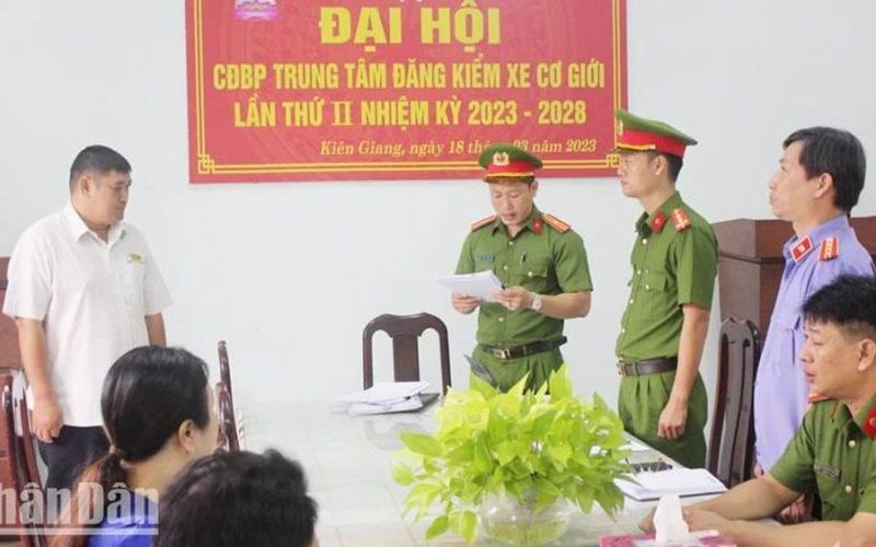 Kiên Giang: Bắt Giám đốc Trung tâm đăng kiểm 6801S vì nhận hối lộ