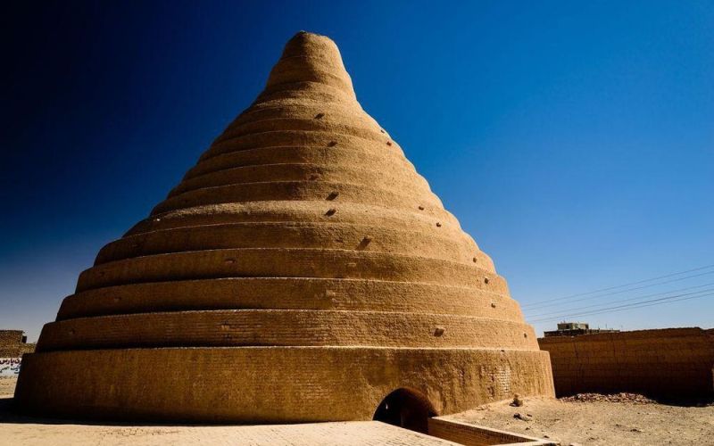 Kỳ lạ 'tủ lạnh' ngàn năm tuổi làm từ bùn, để sản xuất đá giữa sa mạc Ba Tư