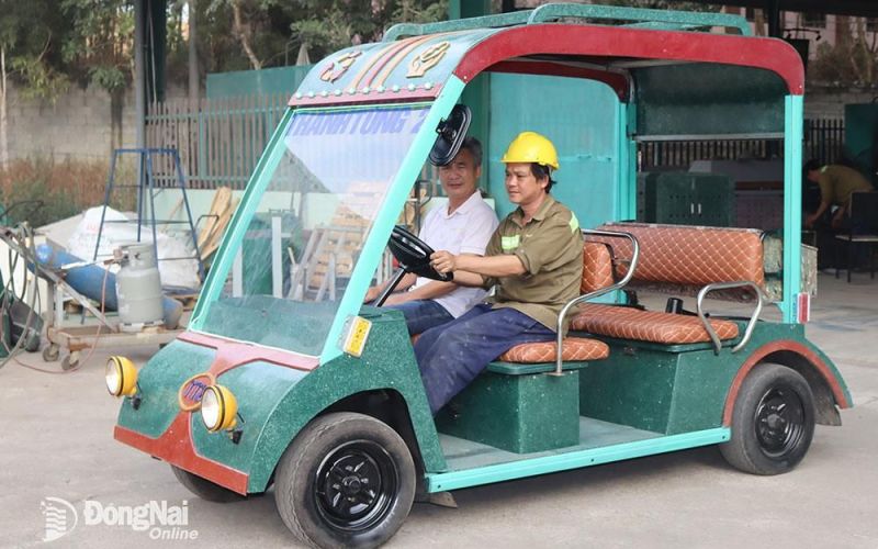 Làm 'xế hộp' từ rác thải