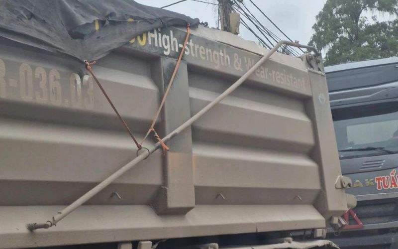 Lạng Sơn: Xe chở đá cơi nới thành thùng, chủ doanh nghiệp nói không biết