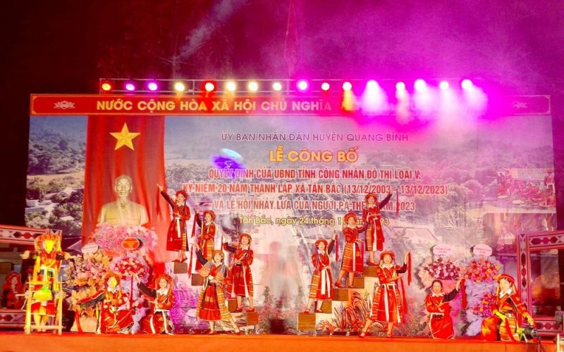 Lễ công bố quyết định của UBND tỉnh công nhận xã Tân Bắc đạt đô thị loại V