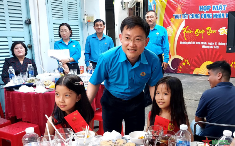 Liên đoàn Lao động TP Hồ Chí Minh tổ chức 'Vui Tết cùng công nhân khu nhà trọ'
