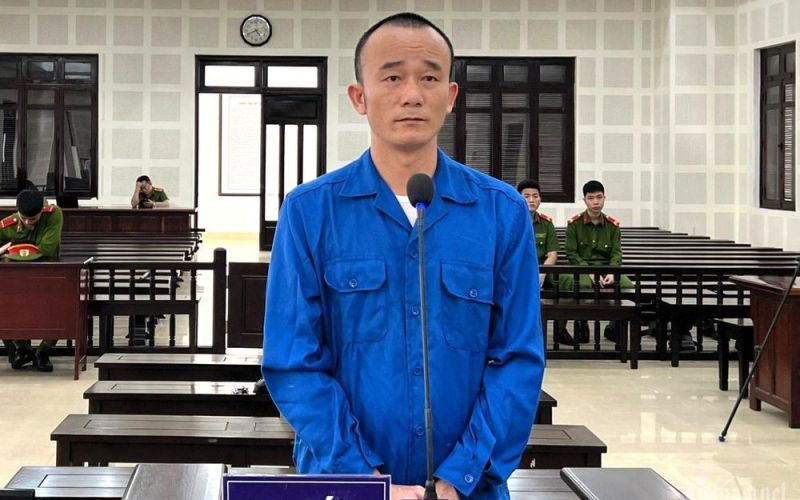 Lĩnh án 12 năm tù vì mang dao đến nhà chém trọng thương bố bạn gái