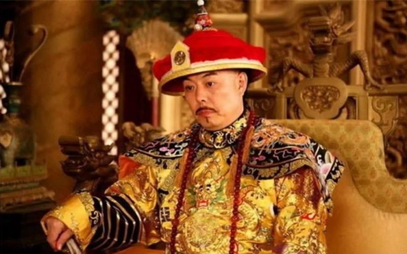 Long bào của vua Càn Long không thể giặt bằng nước, phải dùng nguyên liệu đặc biệt thanh tẩy mùi hôi