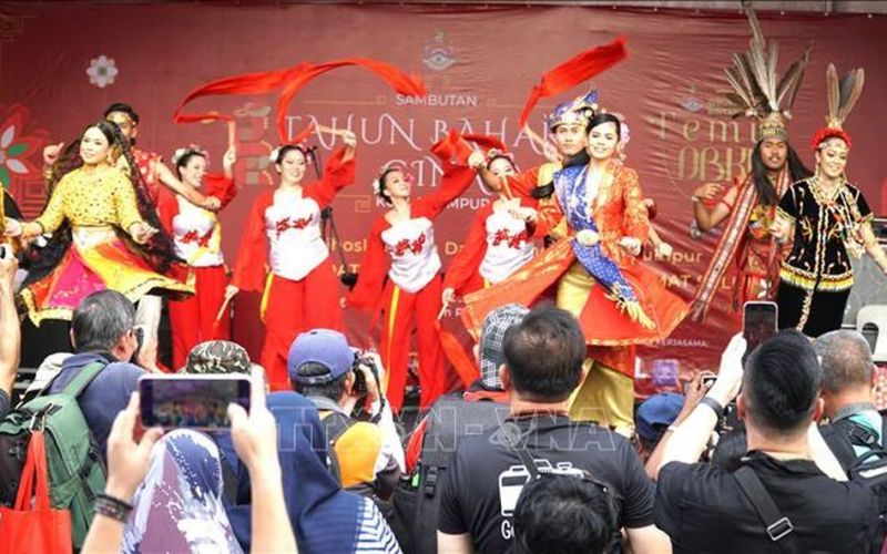 Lung linh sắc màu văn hóa tại lễ diễu hành nghệ thuật đường phố Kuala Lumpur