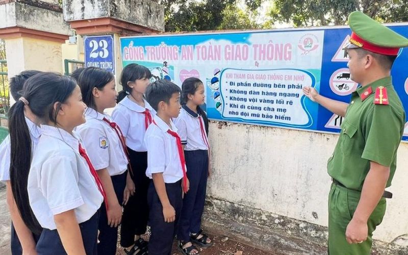 Mỗi năm có hàng trăm trẻ em thiệt mạng vì tai nạn giao thông