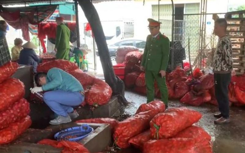 Một hộ kinh doanh hành, tỏi bị phạt gần 18 triệu đồng vì vi phạm về môi trường