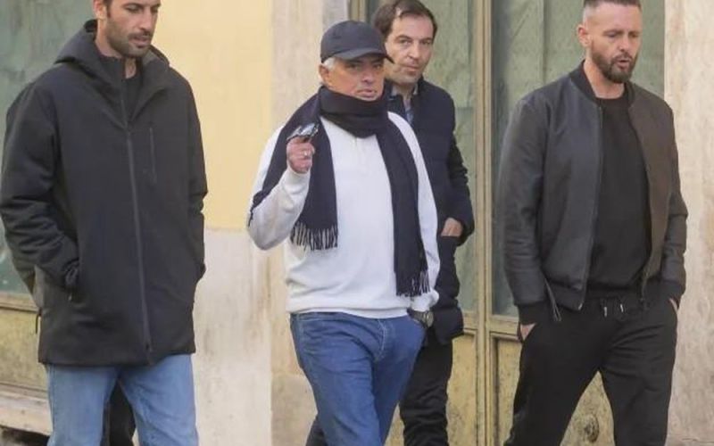 Mourinho bất ngờ quay lại Rome giữa tin sắp dẫn dắt Napoli