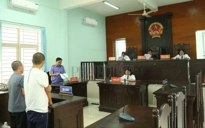 Mua bán pháo nổ, hai người lãnh án tù