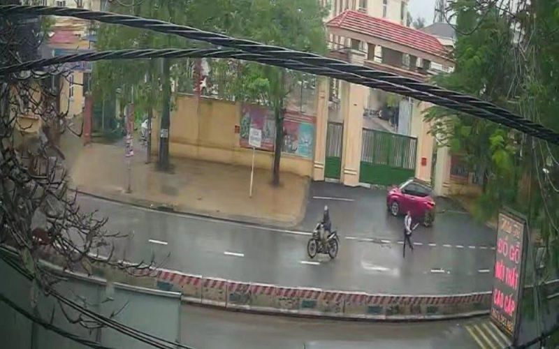 Nam Định: Hai thanh niên đánh nhau, rượt đuổi trên tỉnh lộ sau va chạm