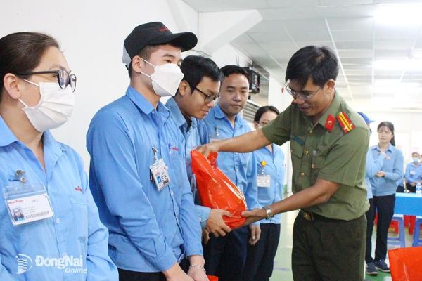 Nâng cao ý thức phòng, chống tội phạm cho công nhân