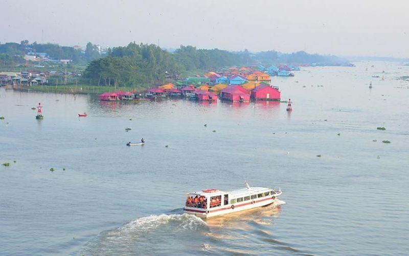 Nâng giá trị làng bè sắc màu ngã ba sông Châu Đốc