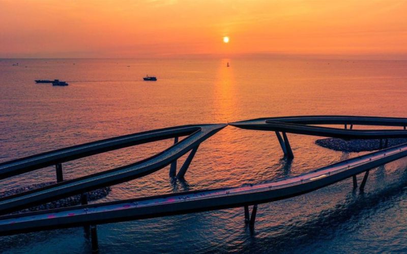 Ngắm loạt khoảnh khắc Cầu Hôn khiến du khách muốn xách balo ngay và đi