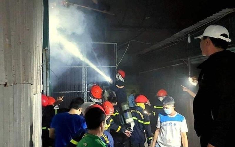 Nghệ An: Cháy lớn ở chợ nhiều hàng hóa bị thiêu rụi