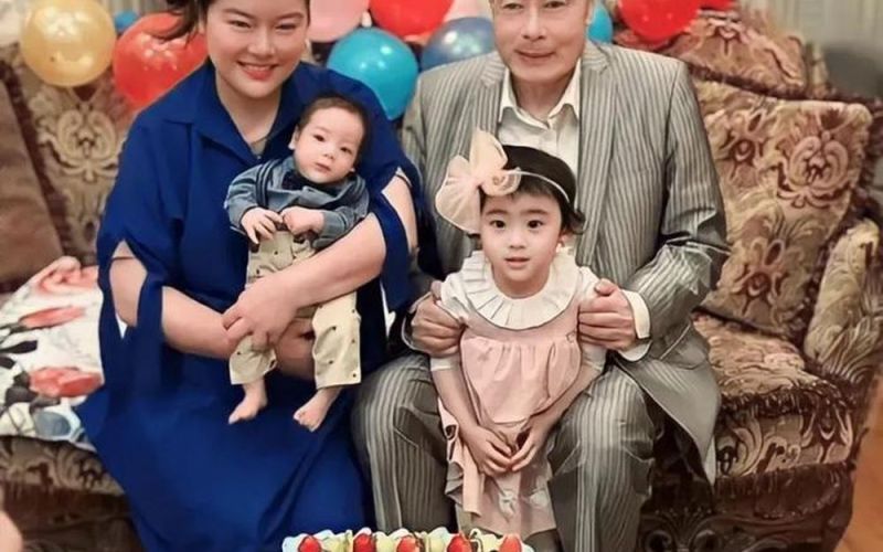 Nghệ sĩ 85 tuổi lần đầu khoe con trai 3 tháng tuổi