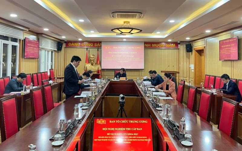 Nghiệm thu đề tài khoa học 'Đổi mới công tác tuyển dụng công chức, viên chức cơ quan đảng, mặt trận Tổ quốc và các tổ chức chính trị - xã hội trong giai đoạn hiện nay'