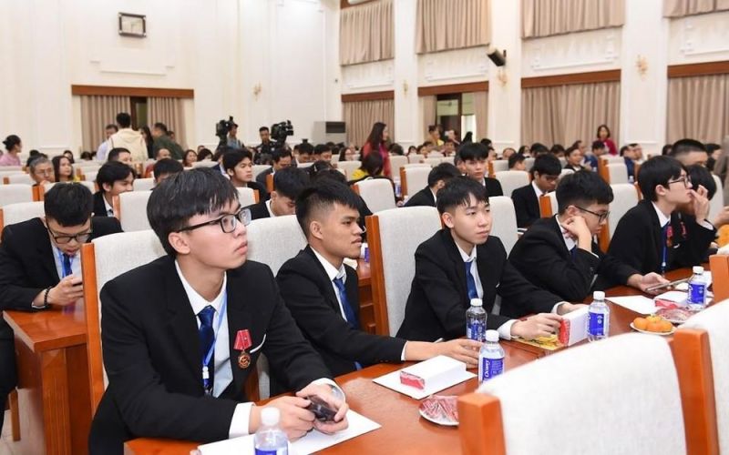 Nghiên cứu thêm chính sách hỗ trợ học sinh xuất sắc, mũi nhọn