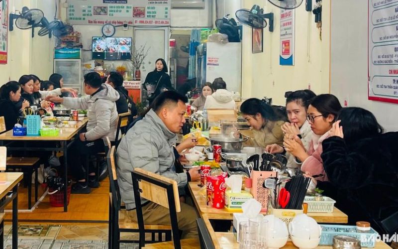 Ngọt thanh lẩu gà lá é giữa trời đông