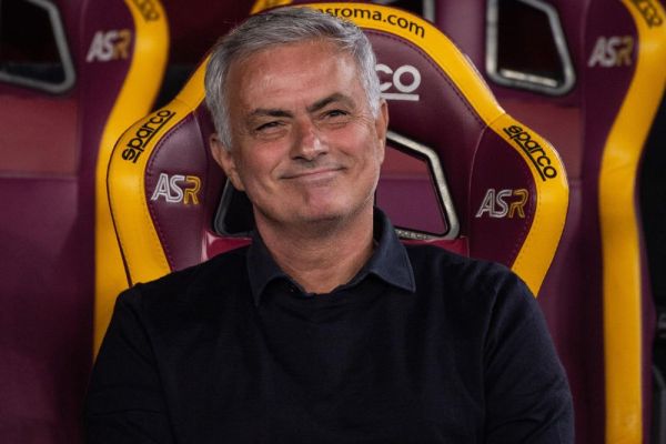 Người đặc biệt Mourinho: Phù thủy được yêu và ghét ở Roma