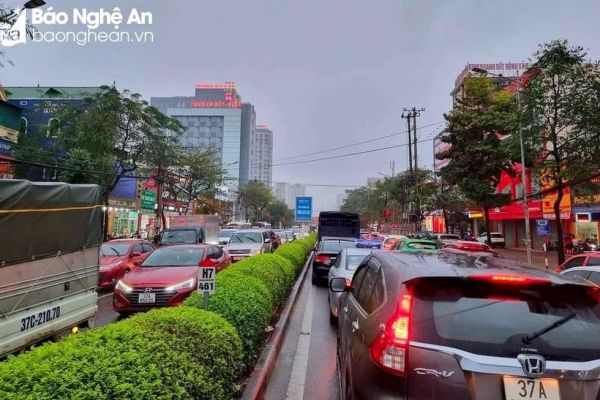 Người dân nhiều chung cư ở TP Vinh khổ sở vì thiếu chỗ để xe ô tô