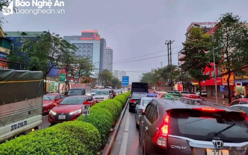 Người dân nhiều chung cư ở TP Vinh khổ sở vì thiếu chỗ để xe ô tô