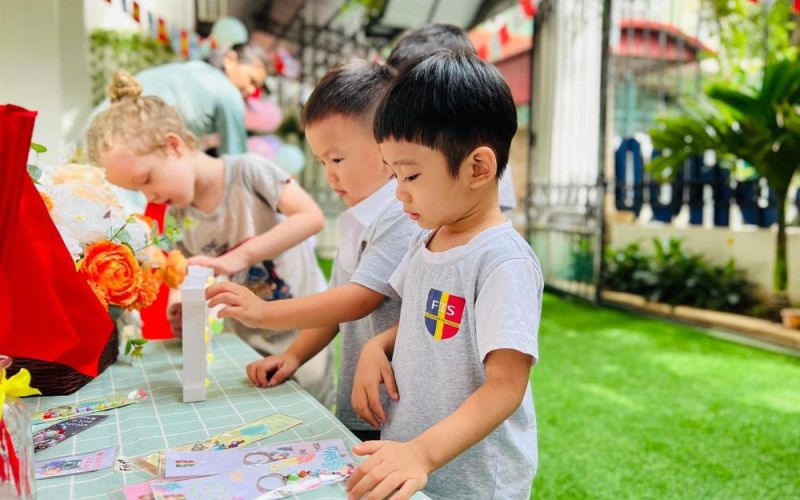 Người nước ngoài dạy tiếng Anh cần phải được cấp chứng chỉ đào tạo