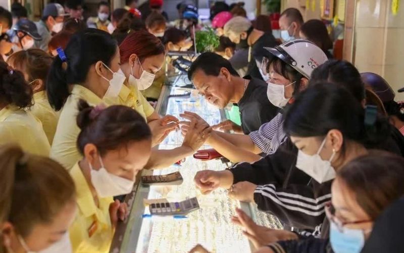 Người Việt giảm mua vàng