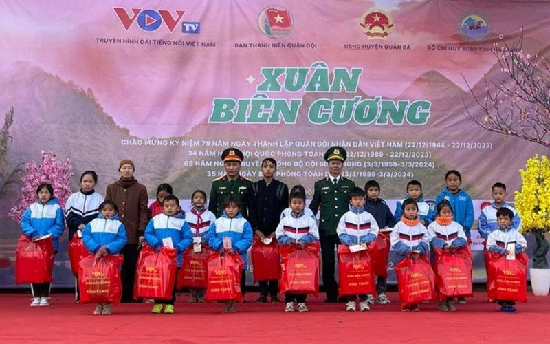 Nhiều hoạt động ý nghĩa thắm tình quân - dân trong 'Xuân Biên cương' ở Tùng Vài