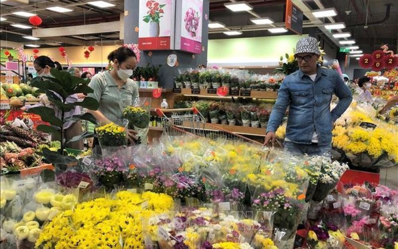 Nhiều ngành hàng 'xả giá' trước giờ nghỉ bán