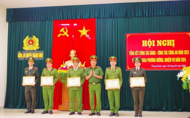 Nhiều tập thể, cá nhân thuộc Công an huyện Thăng Bình được khen thưởng