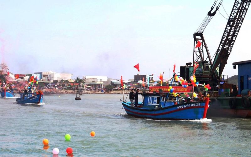 Nhộn nhịp vươn khơi tìm lộc biển