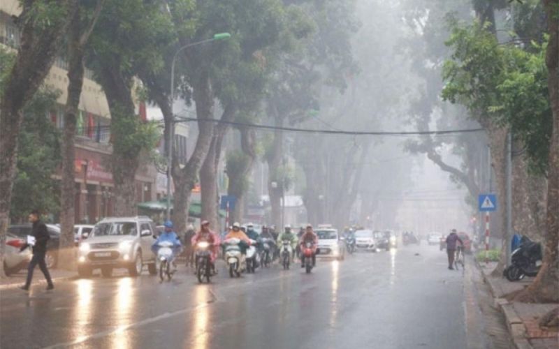 Những lưu ý khi lái ô tô dưới trời mưa phùn