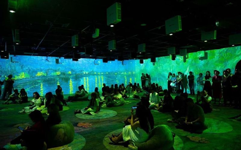Nô nức check-in không gian trình diễn nghệ thuật đa giác quan Van Gogh Immersive 720