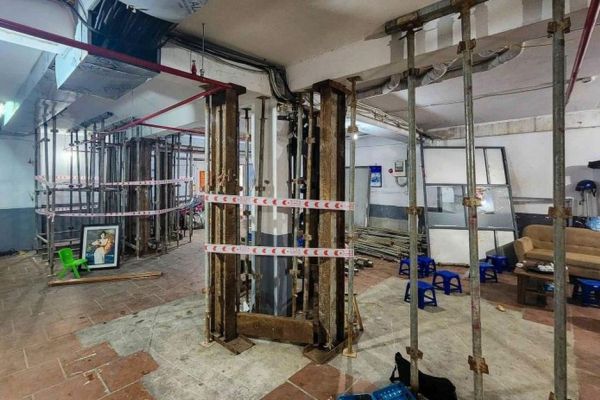Nỗi khổ chung cư mini: Bài 1 - Tòa nhà bị nứt cột, cư dân phải di dời chưa biết ngày về